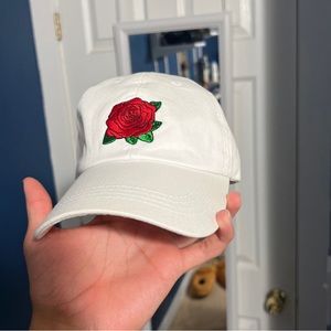 Ajustable White Hat w/ Rose